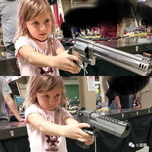 吃瓜网红小女孩图片